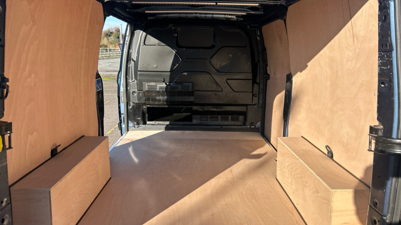 Ford Transit Custom 300 L2 Diesel Fwd 2.0 EcoBlue 130ps Low Roof Limited Van Auto